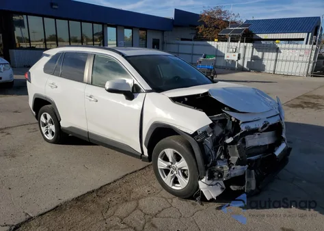 2020 Toyota Rav4 Xle из США, поврежденный, VIN JTMP1RFV0LD047819